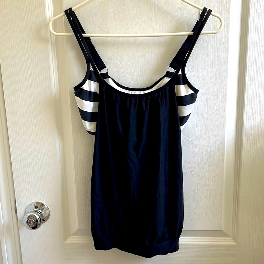 Women black and white swim top 34B/C